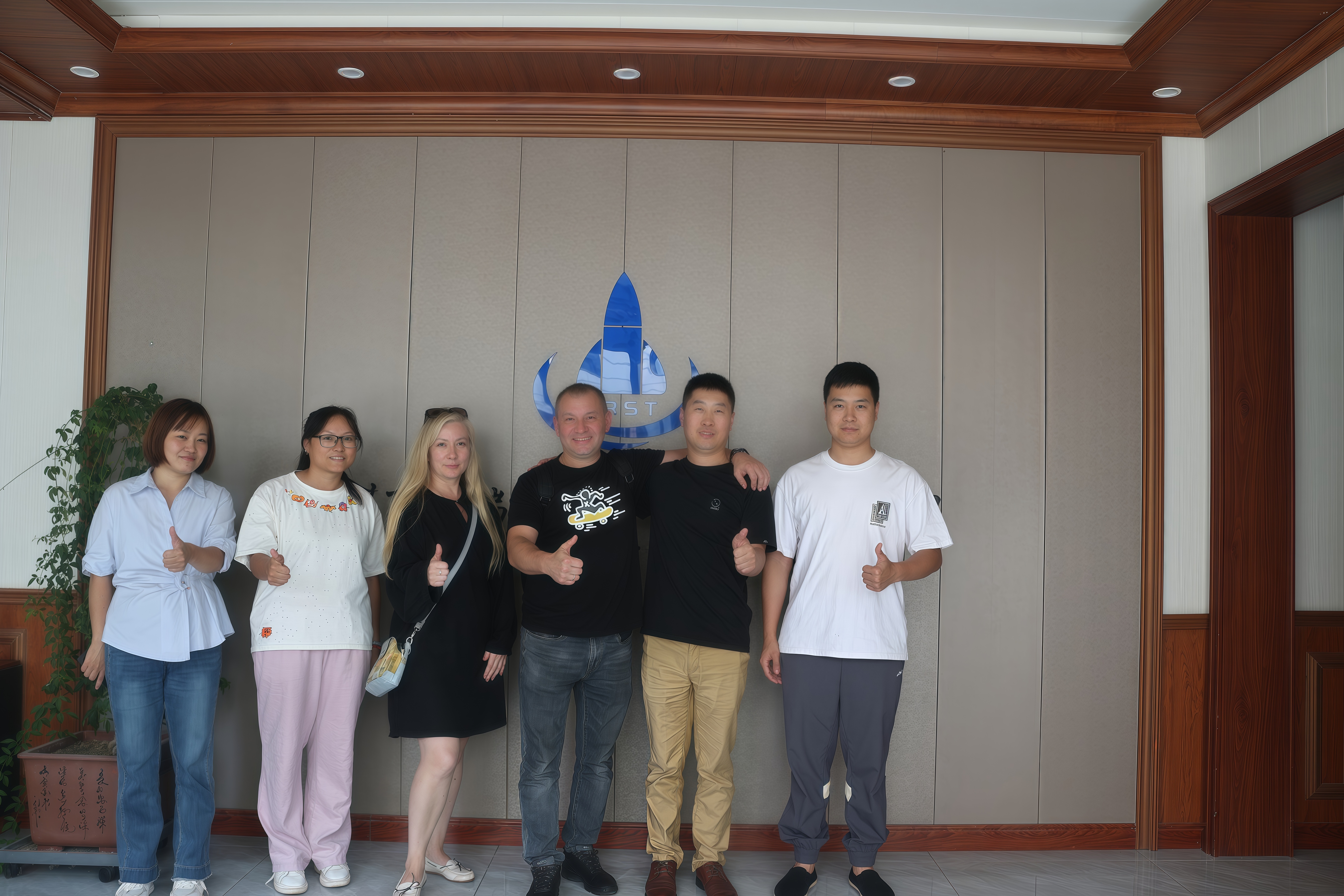 俄羅斯木業企業到訪普瑞斯特，共拓UV固化技術合作新篇章 &mdash;&mdash;定制化方案破解寒帶木材固化難題，彰顯國際競爭力